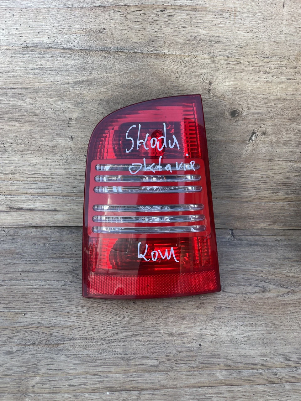 Ліхтар задній лівий Skoda Octavia combi 97-10р (як новий) Фонарь стоп Шкода Октавія універсал - фото 1