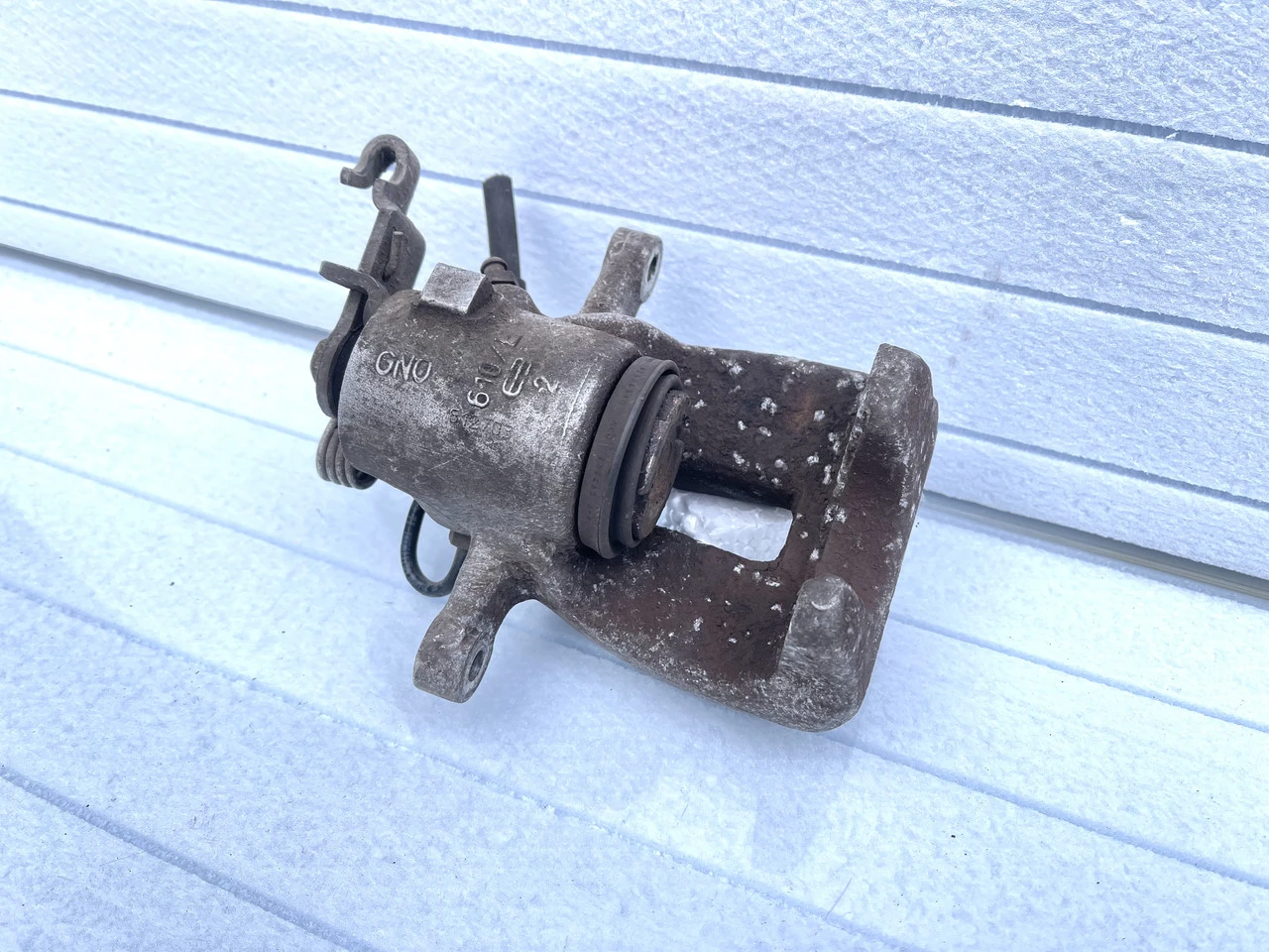 Супорт задній правий Volkswagen Touran 2003-2010р Фольксваген Тоуран - фото 3