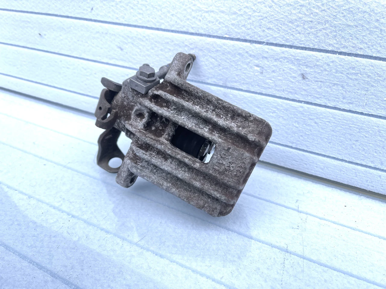 Супорт задній правий Volkswagen Golf 4 супорта Фольксваген Гольф 4 - фото 2