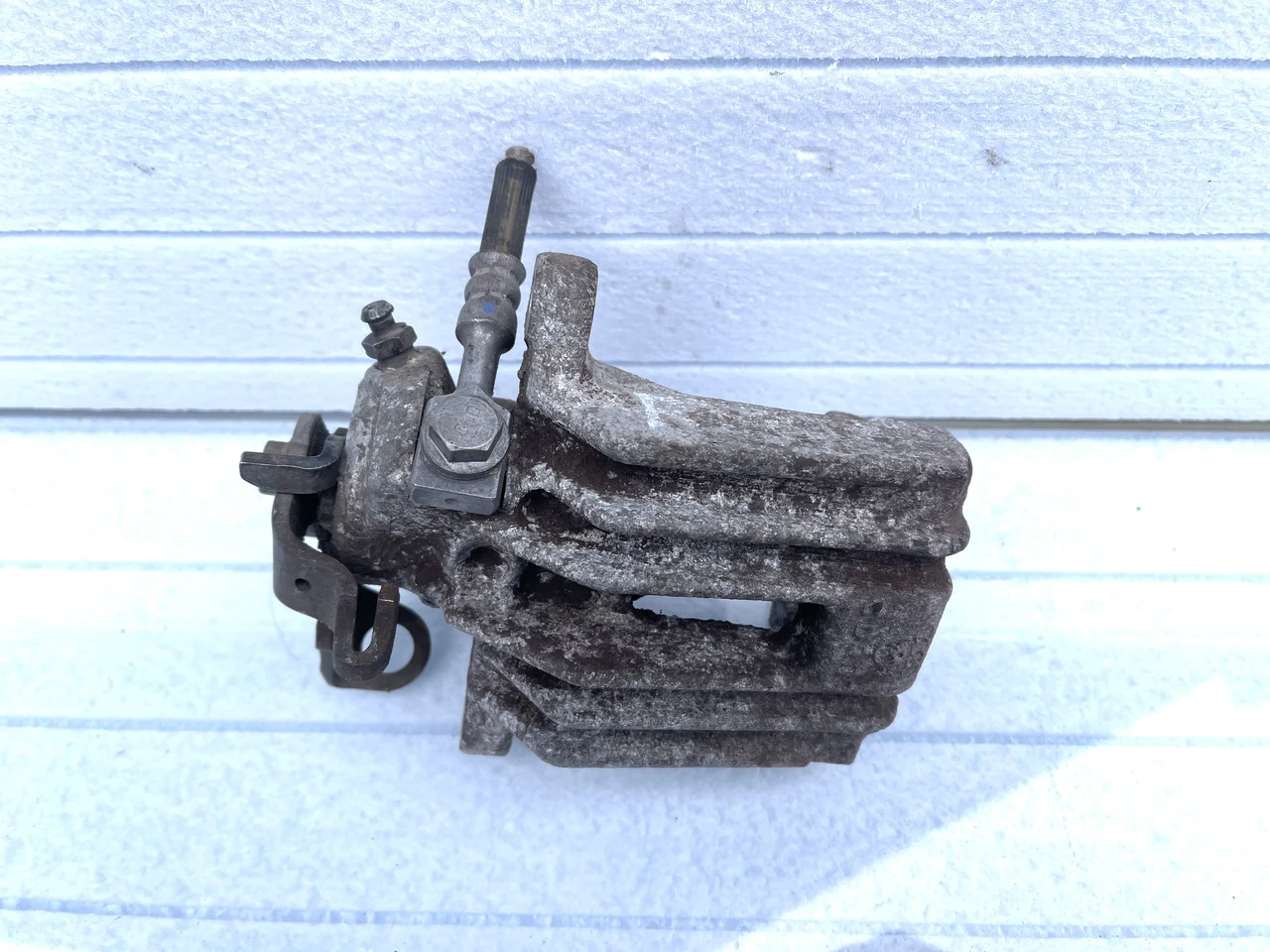 Супорт задній правий Volkswagen Golf 4 супорта Фольксваген Гольф 4 - фото 3