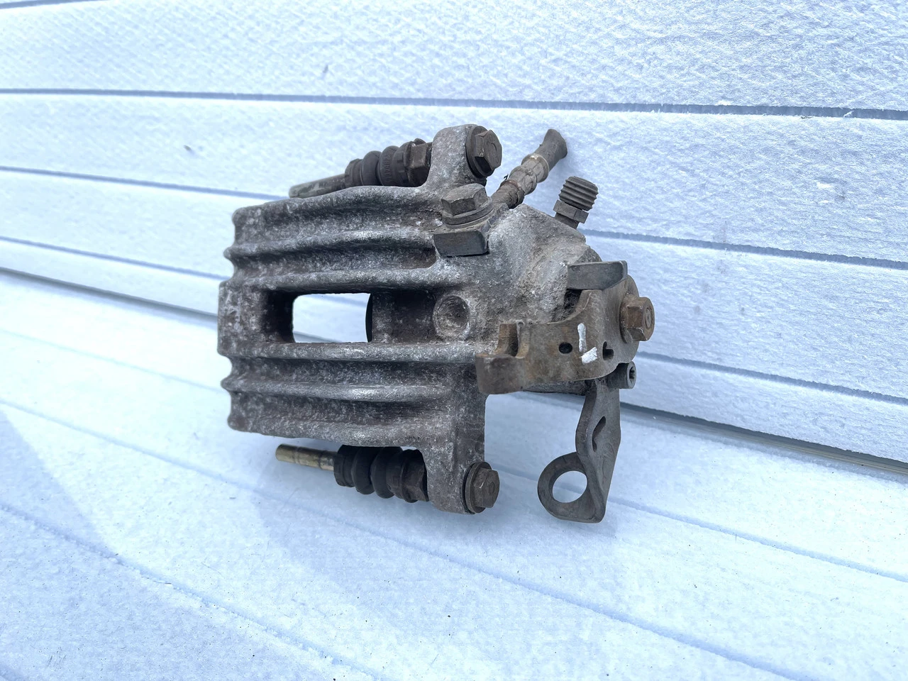 Супорт задній лівий Volkswagen Golf 4 супорта Фольксваген Гольф 4 - фото 2