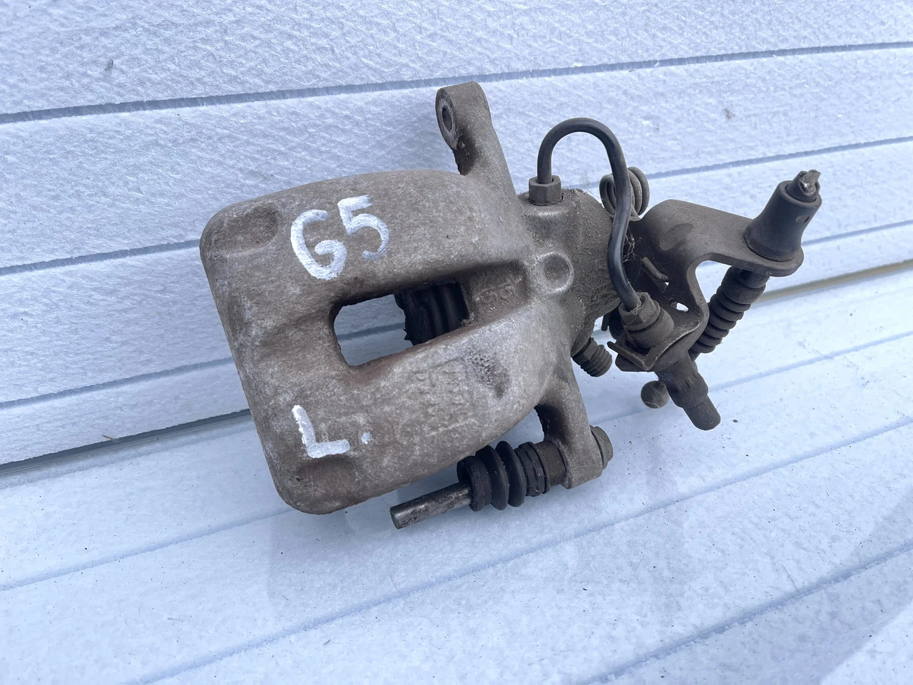 Супорт задній лівий Volkswagen Golf 5 супорта Фольксваген Гольф 5 - фото 1