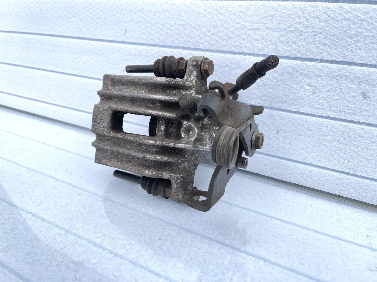 Супорт задній лівий Audi A4 B6 Ауді А4 Б6 2001-2004р - фото 1