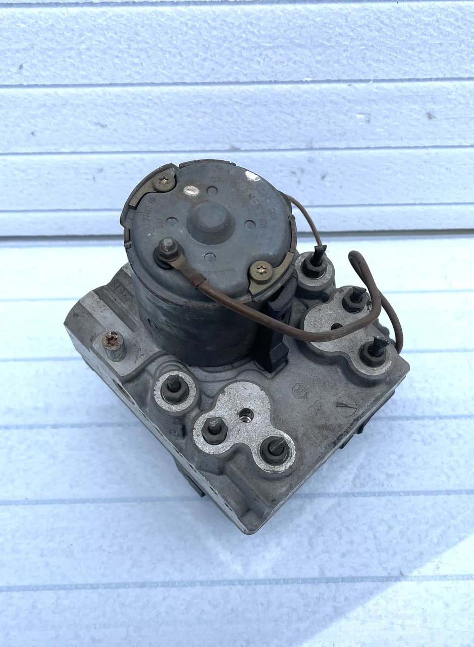 Блок керування ABS Volkswagen Transporter IV T4 (1990-2003) 701614111D - фото 1