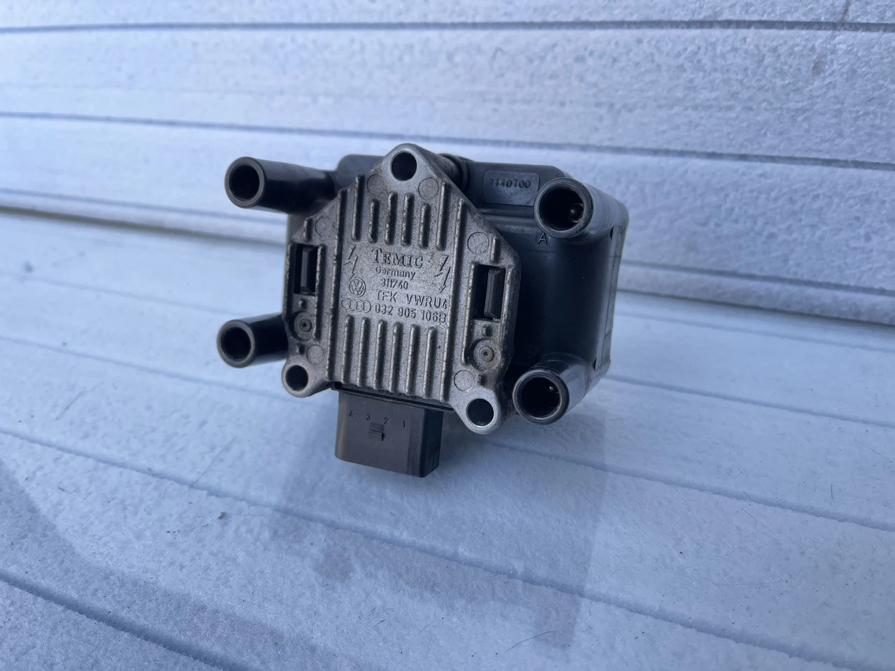 Котушка запалювання Volkswagen Golf 4 Bora Polo 1997-2005 032905106B - фото 2