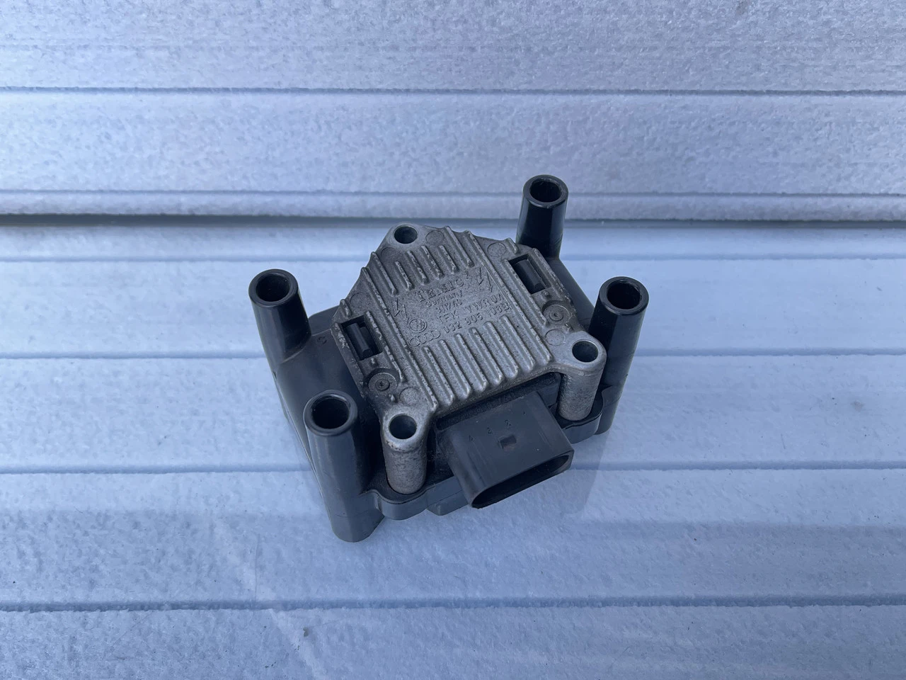 Котушка запалювання Volkswagen Golf 4 Bora Polo 1997-2005 032905106B - фото 3