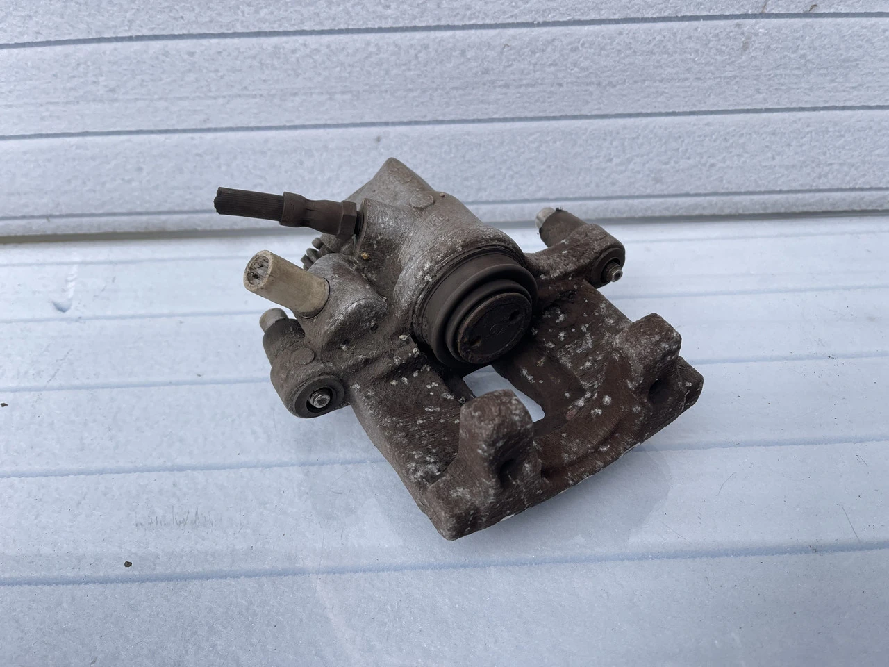 Супорт гальмівний задній правий Volvo V50 Ford Focus 2 Ford C-Max супорта - фото 3