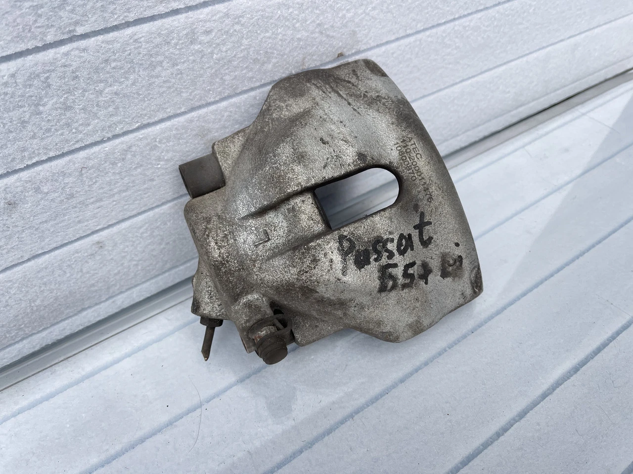 Супорт передній лівий Volkswagen Passat B5+ /Skooda Superb/Audi A4 B5 - фото 1