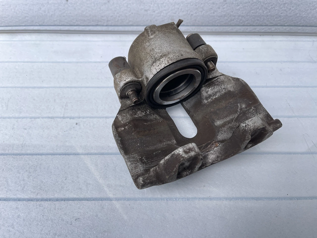 Супорт передній лівий Volkswagen Passat B5+ /Skooda Superb/Audi A4 B5 - фото 3