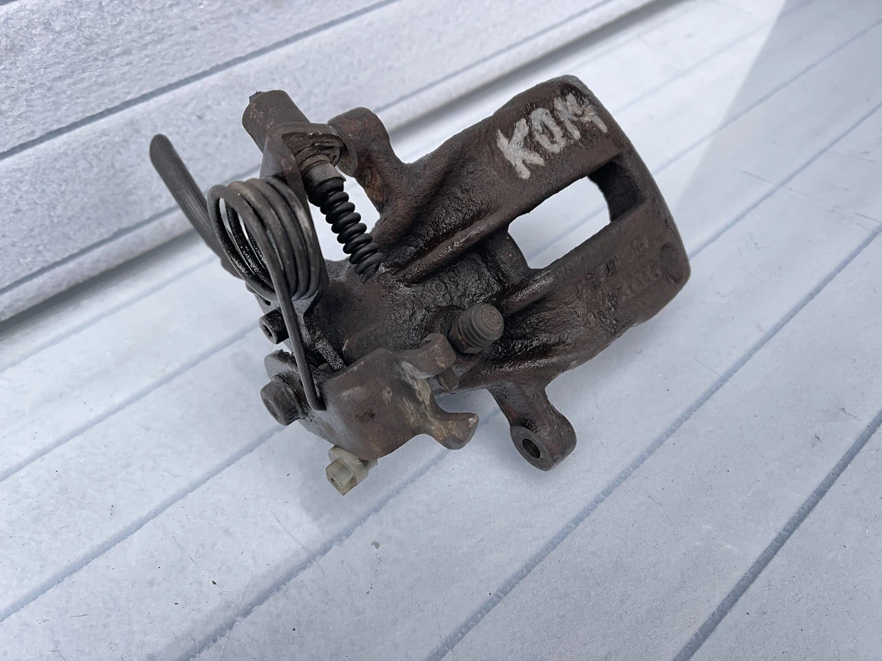 Супорт задній лівий Audi A4 B5 Quattro ПОВНИЙ ПРИВІД Ауді А4 Б5 Кватро - фото 2