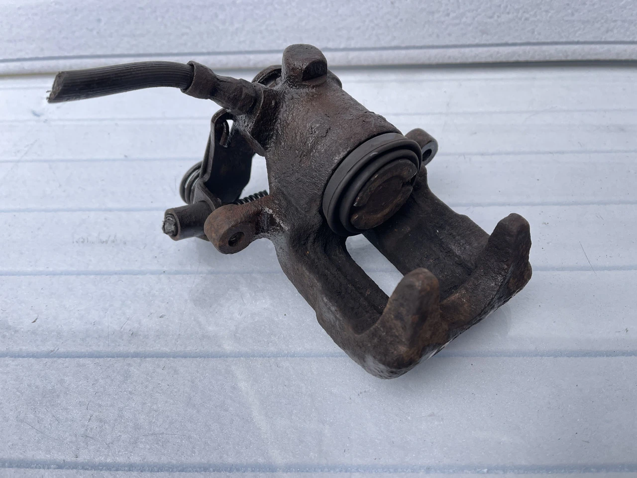 Супорт задній лівий Audi A4 B5 Quattro ПОВНИЙ ПРИВІД Ауді А4 Б5 Кватро - фото 3