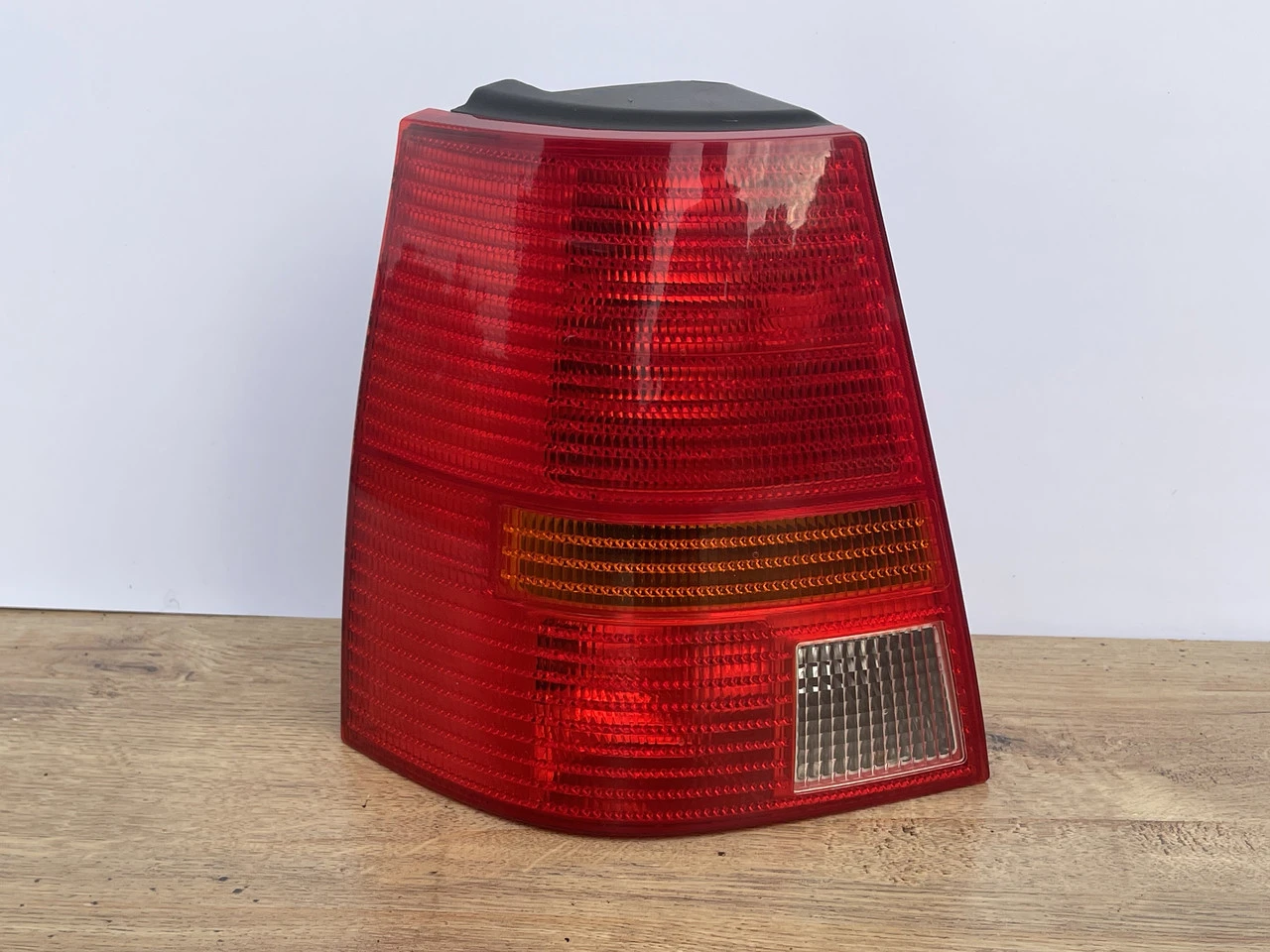 Ліхтар задній лівий VW Golf 4 1998-2005 стоп фонарь левый Фольксваген Гольф 4 1J9945095P | ZAVTO.market