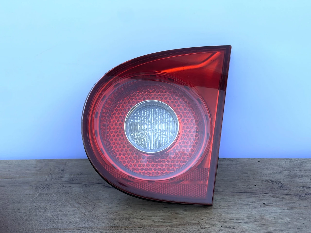 Ліхтар задній правий внутрішній VW Golf 5 хетчбек 2003-2008 стоп фонарь 1K6945108C | ZAVTO.market