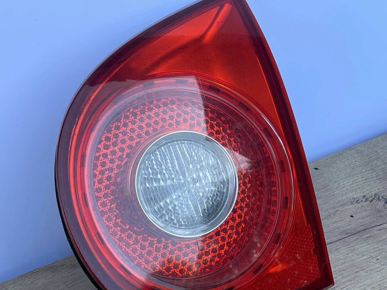Ліхтар задній правий внутрішній VW Golf 5 хетчбек 2003-2008 стоп фонарь 1K6945108C - фото 1