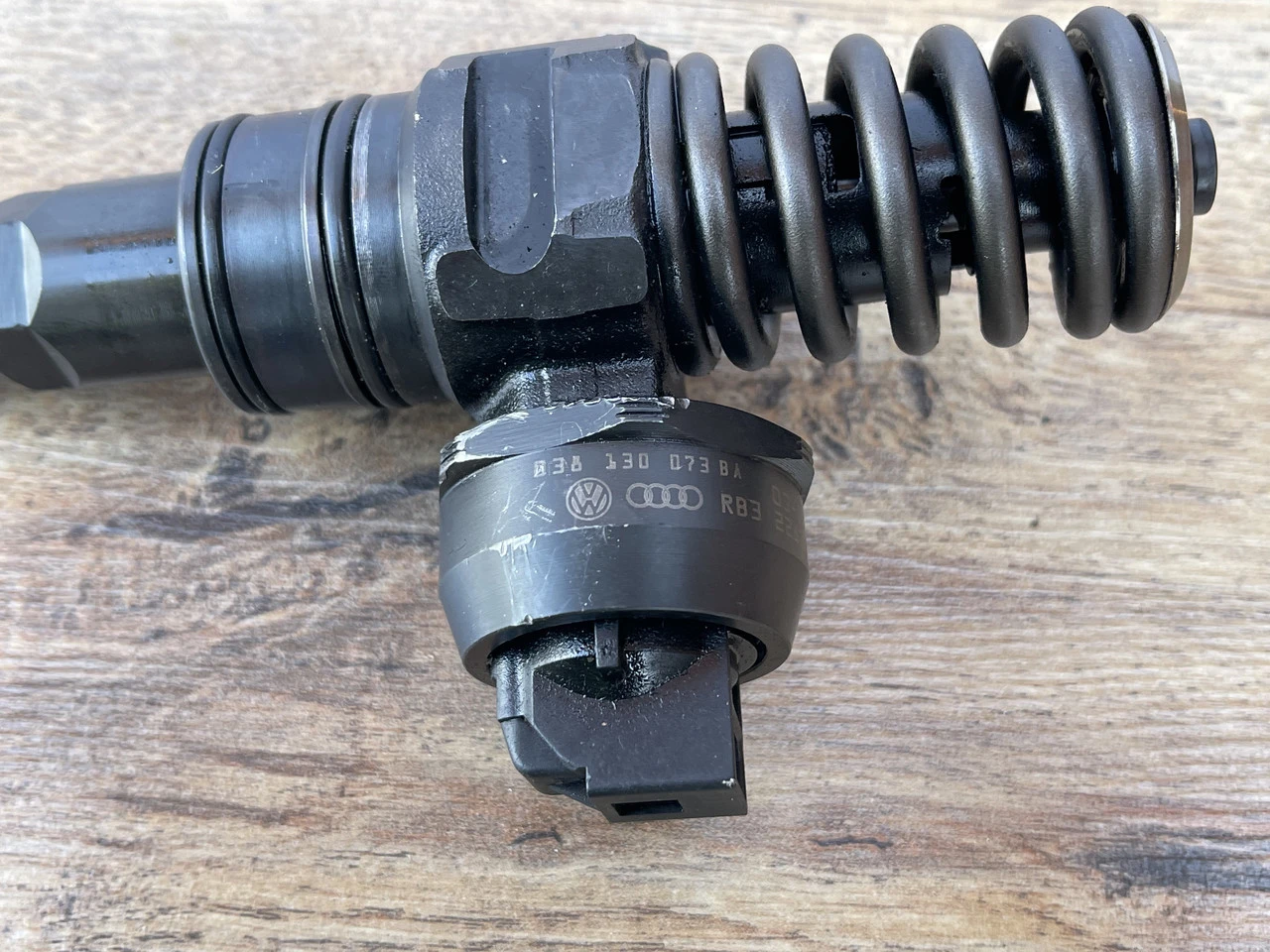 Насос форсунка 1.9 TDI VW Passat B5 Фольксваген Пасат Б5 038130073BA 0414720216 - фото 1