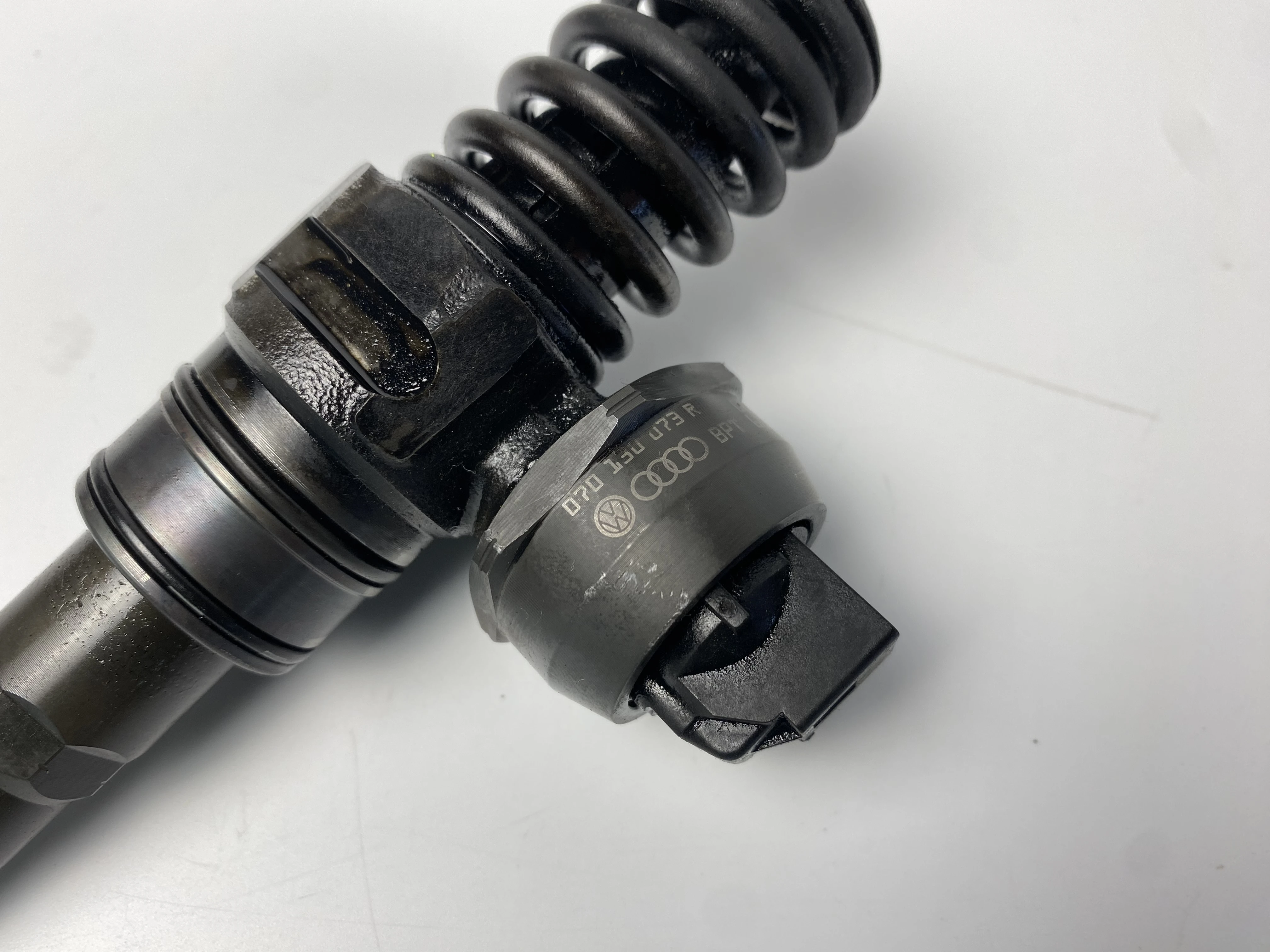 Насос форсунка VW T5 2.5 TDI 2003-2010 Фольксваген Т5   070130073R 0414720310 - фото 1